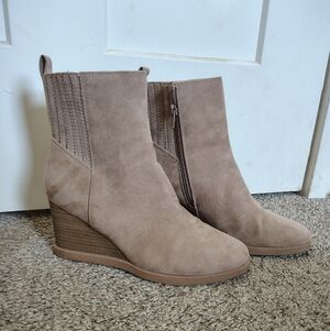 Universal Thread Taupe Wedge Boots